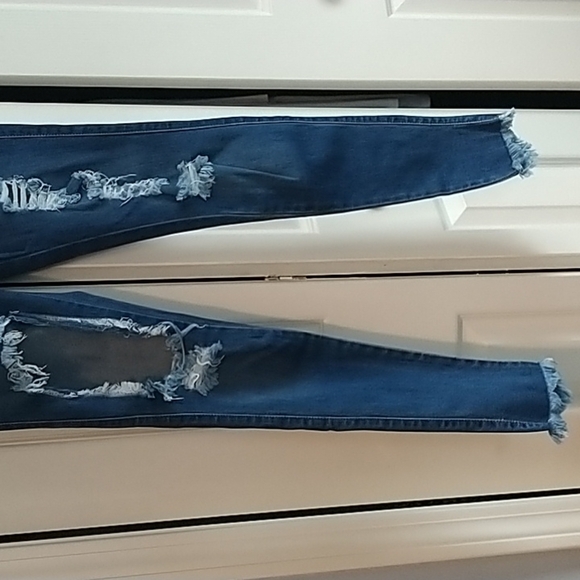 VIBRANT m.i.u., Destroyed Denim Jeans with Raw Hem 3(W25) - Picture 9 of 15